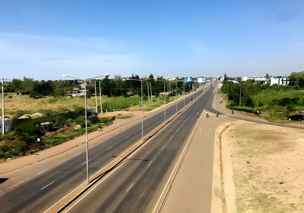 肯尼亚卡玛提拉公路